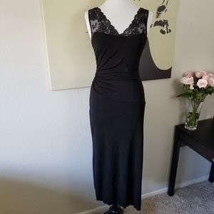 SOLD 💫 Classic Black & Lace Long Dress 4/6